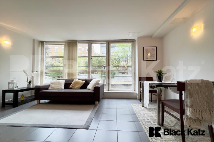 Superbly Located One Bedroomed Apartment  Isaac Way, Borough